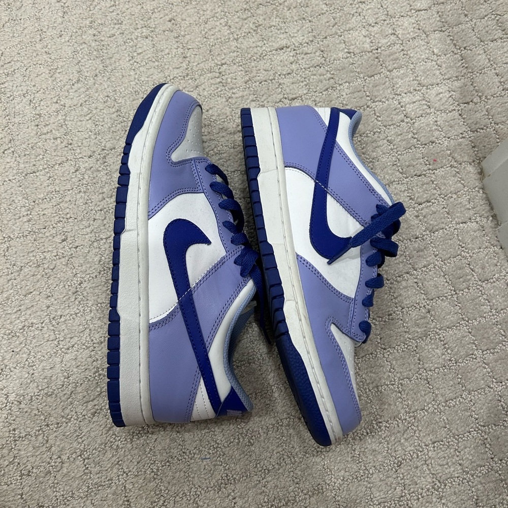 women’s dunks low - Picture 3 of 4
